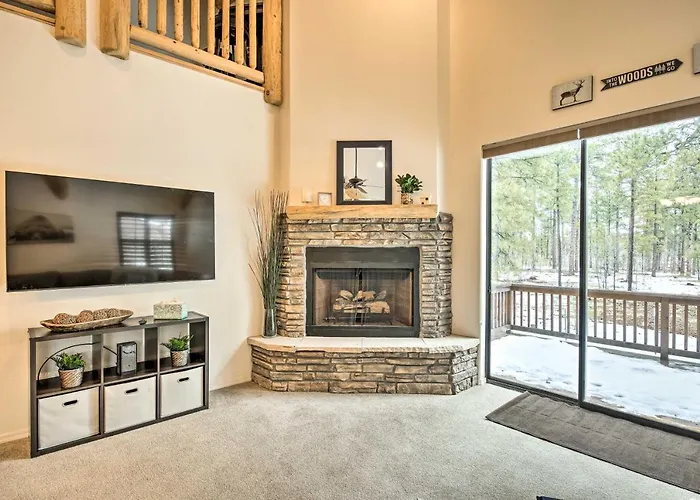 Deck & Game Room: Spacious Pinetop Cabin! Casa vacanze *
