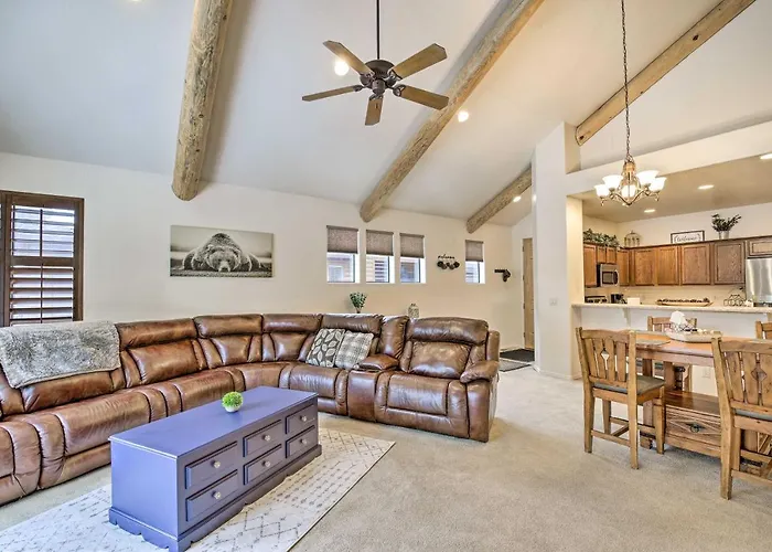 Deck & Game Room: Spacious Pinetop Cabin! Casa vacanze