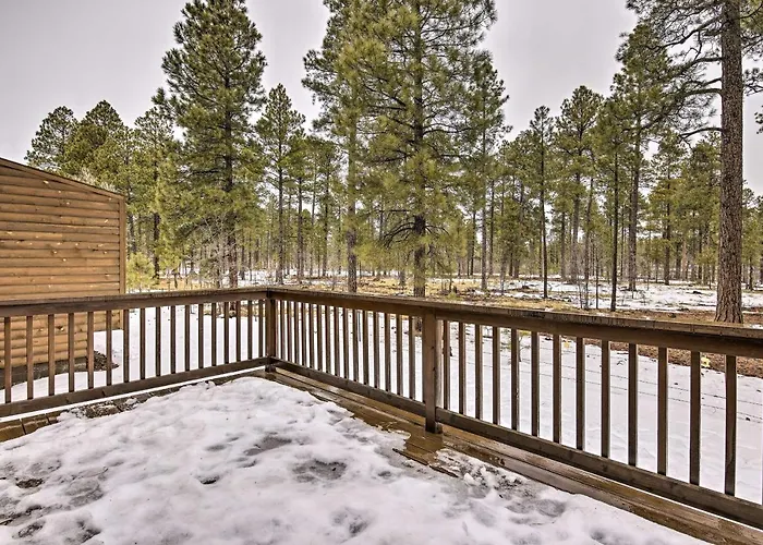 Deck & Game Room: Spacious Pinetop Cabin! *