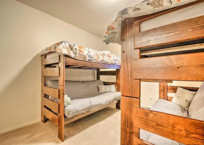 Deck & Game Room: Spacious Pinetop Cabin! Indian Pine